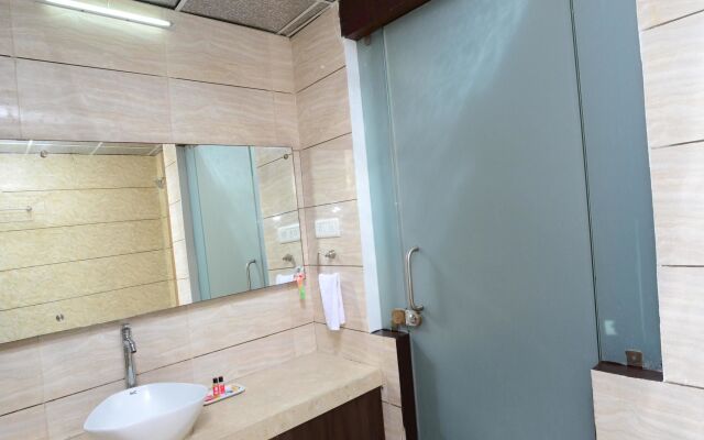 OYO 1030 Hotel Palm View Residency