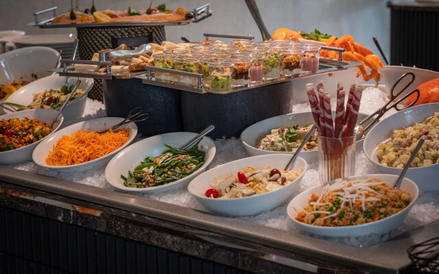 Golden Tulip Lyon Ouest Techlid Hotel & Spa