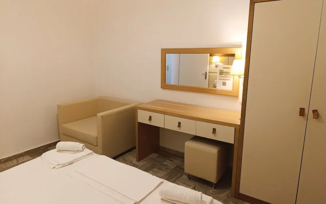 Ever Green Beach Apartments