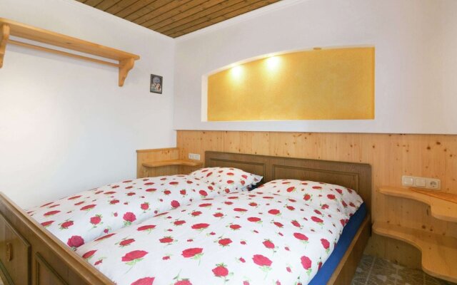 Beautiful Mountainside Chalet in Konigsleiten