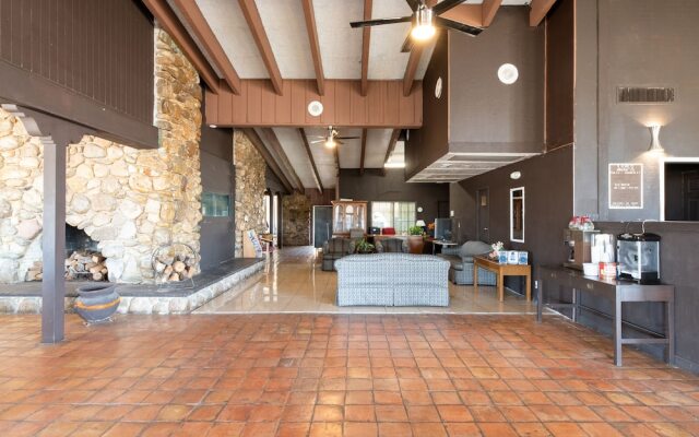 Hotel O Bay City, TX-35