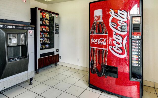 Days Inn by Wyndham Waco University Area