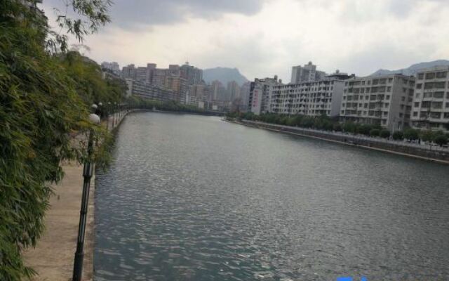 Yufeng Jade Hotel (Jianjiang Avenue Branch, Duyun City)