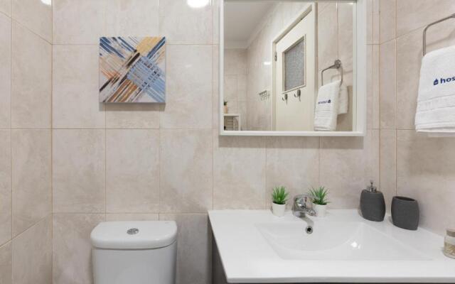 Deluxe Bright Flat with Netflix by Host Wise