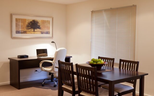 Quality Suites Beaumont Kew