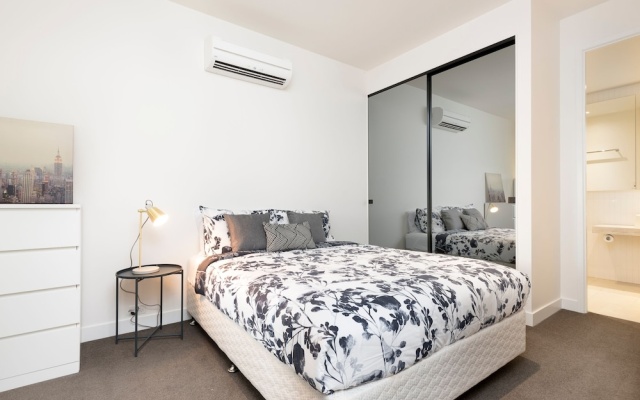 Holistay at Level 26 Franklin Street – Guest Rooms – Melbourne