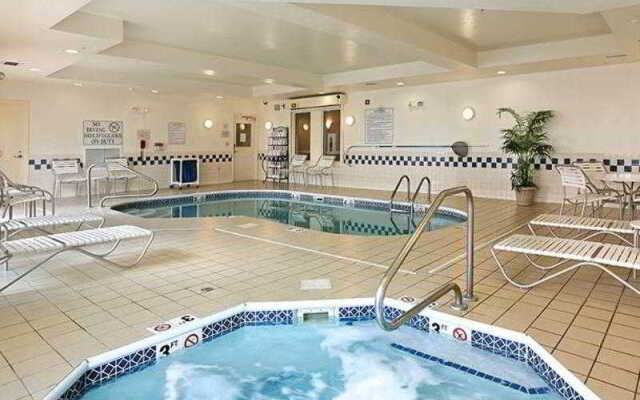 Comfort Inn & Suites South Akron