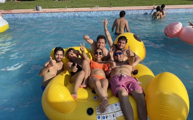 Club de Playa Dioses y Reinas