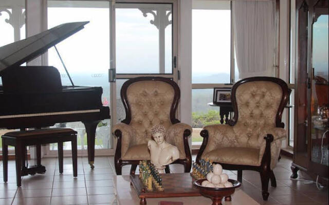 Highwood Park B&B Guest Lodge
