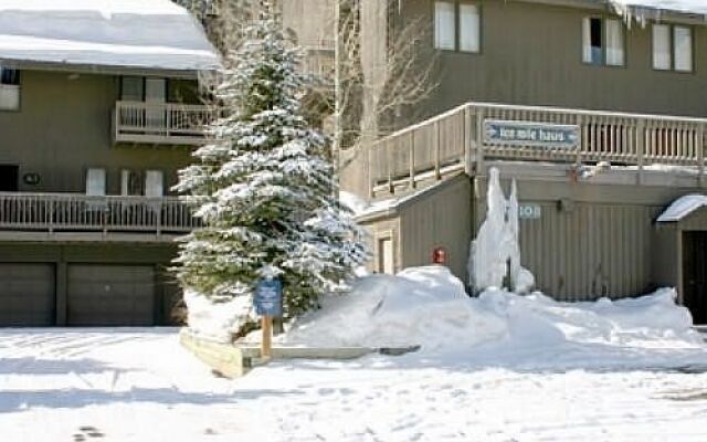 Ten Mile Haus by Copper Vacations