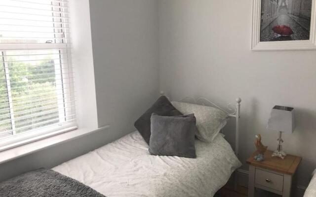 143 New Road Porthcawl