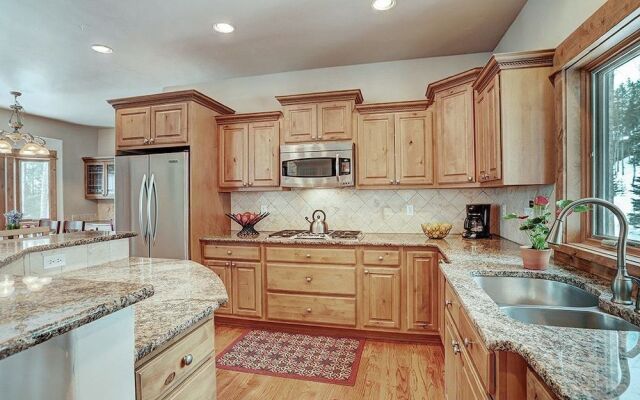 Highlands Trail House 5 Bedroom Home by RedAwning