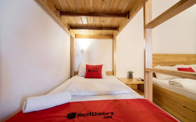 RedDoorz @ Bui Vien Walking Street - Hostel