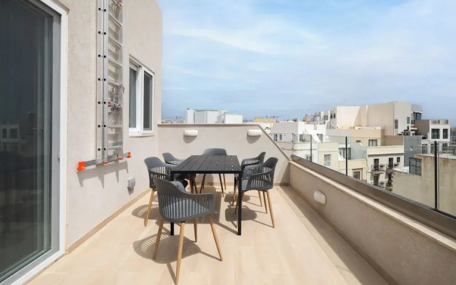 Big 2BD Duplex Penthouse & Large Terrace