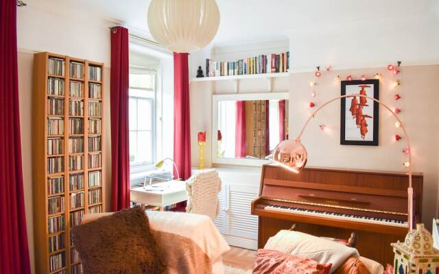 Vibrant and Quirky Garden Flat Central Brighton
