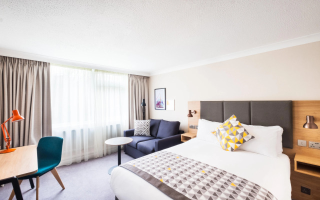Holiday Inn Reading South M4 Jct11 by IHG