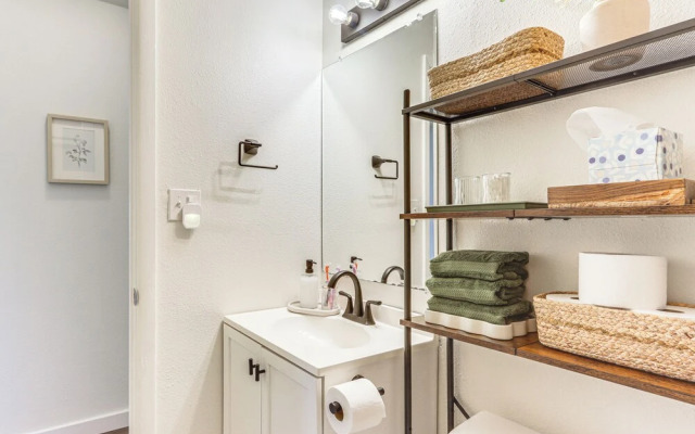 4 Mi to Dtwn: Dog-friendly Fayetteville Home