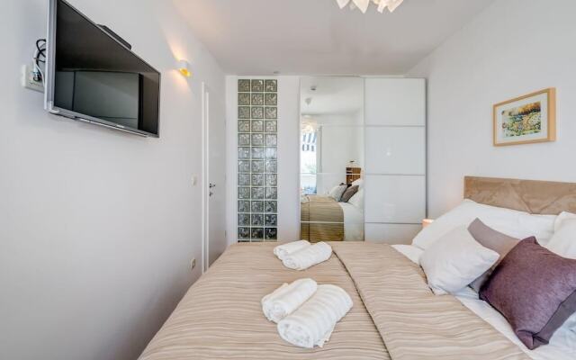 Beach & Palms Apartment