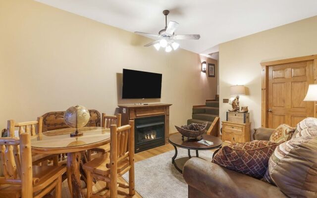 The Lodge on the Creek Branson West Cabin w/ Beautiful Views