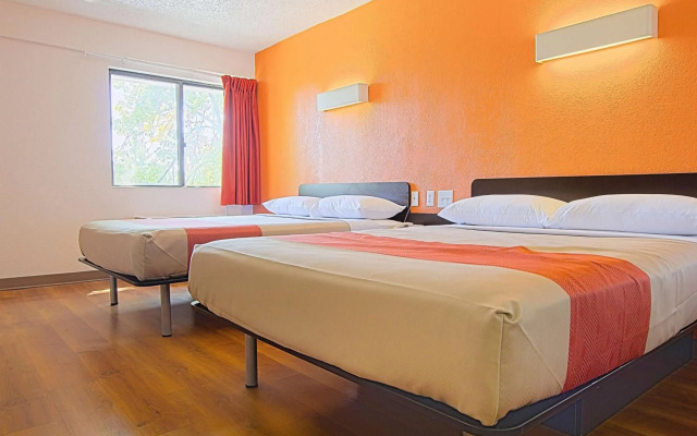 Motel 6 East Brunswick, NJ