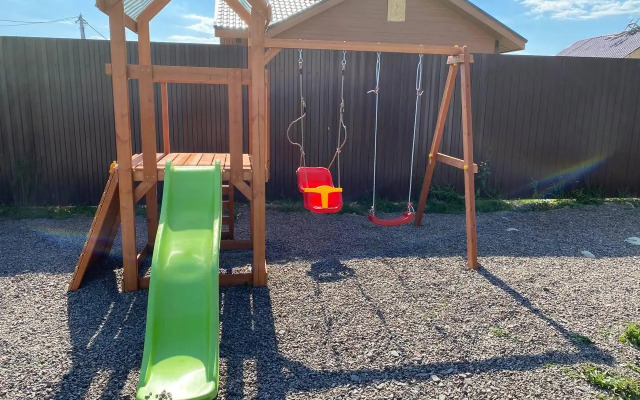 Дом у пруда