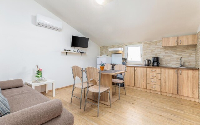 Beautiful Apartment in Pula With Wifi and 2 Bedrooms