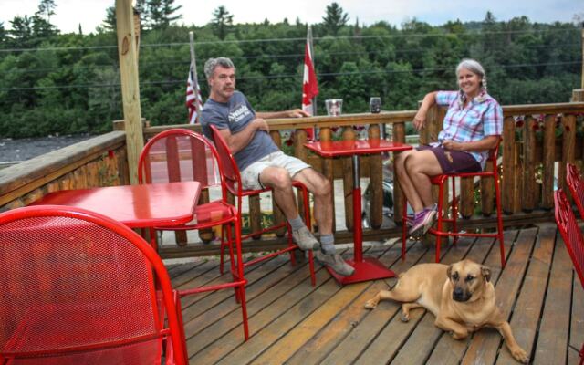 Hawks Nest Lodge And Restaurant