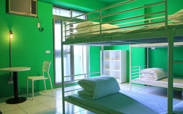 Warm House Hualien Hostel Backpacker(Over Head Hostel)