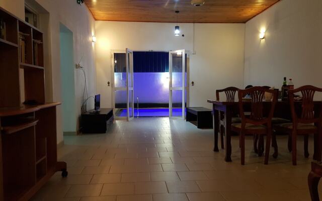Negombo Blue Villa Hotel