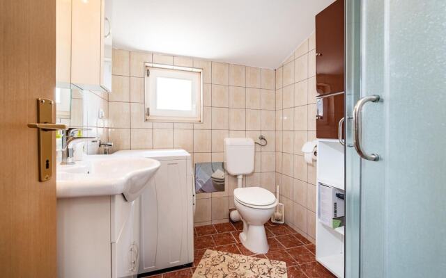 Nice Apartment in Rovanjska With 2 Bedrooms and Wifi
