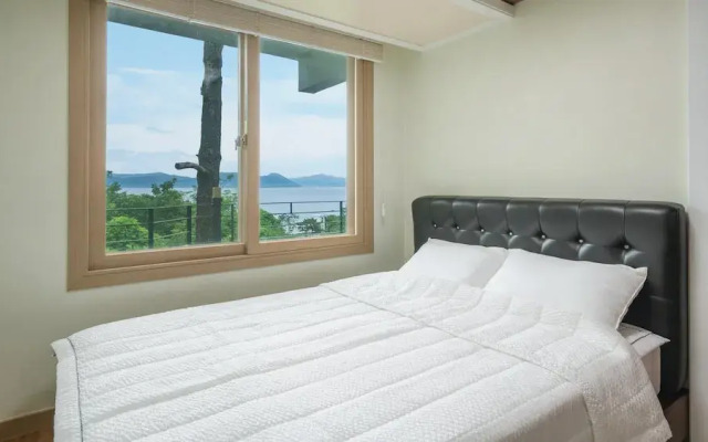 Yeosu Falling in Blue Ocean View Pension