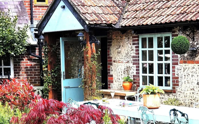 Escape the Ordinary - Dorset Village Vacation