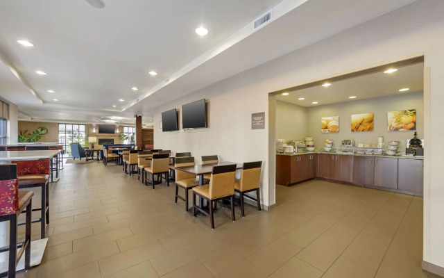 Comfort Inn & Suites