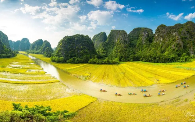 B & B Hanoi Hotel & Travel