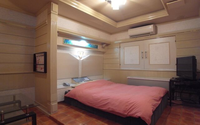 Hotel Tee (Adult Only)