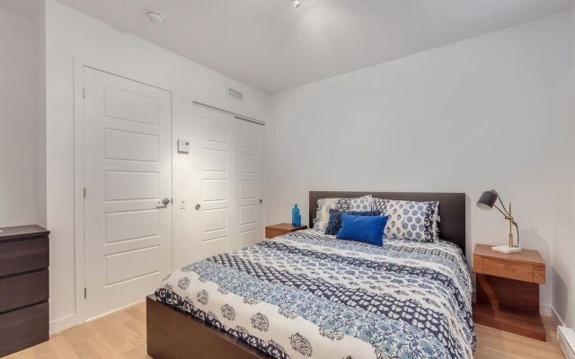 Two Bedroom Condo in the Plateau  by Namastay