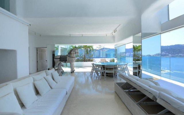 Luxurious Oceanfront Penthouse with Private Pool