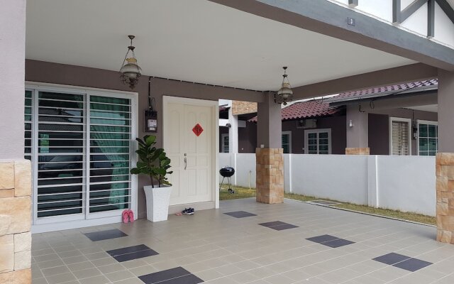 Sitiawan Homestay