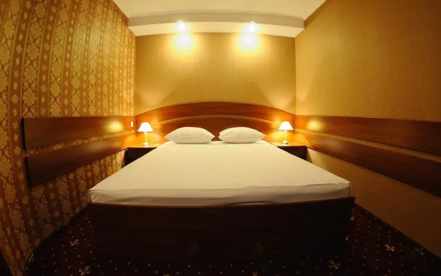Mir Hotel In Rovno