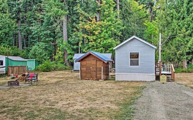 Woodsy Packwood Haven w/ Golf Course Access!