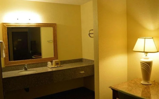 Scottish Inns & Suites Eau Claire