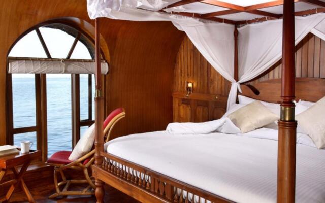 Punnamada Houseboat