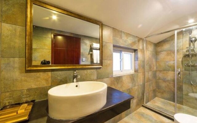 Lijiang Fenghuang Resort Hotel