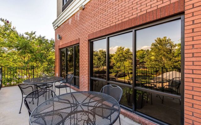 Отель Holiday Inn Express & Suites Lexington