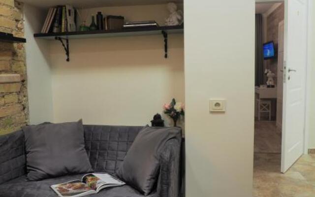 Emi Apartment