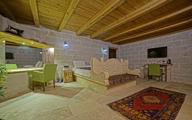 Zeus Cave Suites