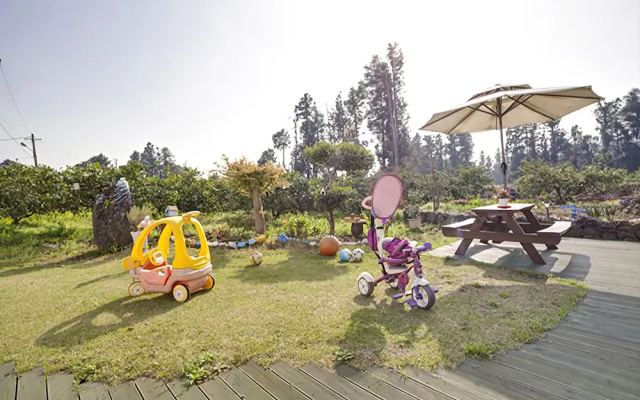 Seogwipo Teomooni House Pension