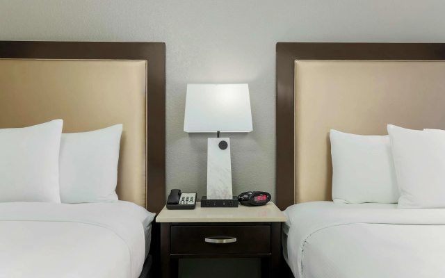 DoubleTree by Hilton Austin - University Area