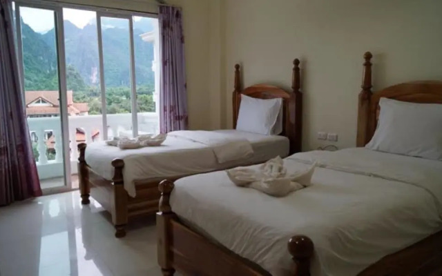 Roung Nakhon Vang Vieng Palace