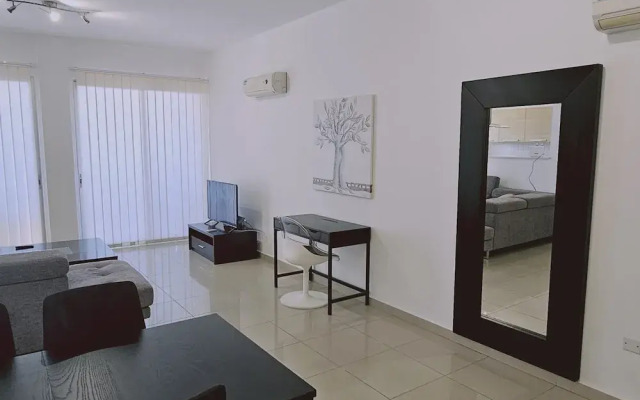 118 LCA - Stay White Petals Apartment